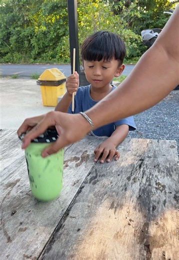 เกมเจาะรู มาลุ้นกัน!🧋 #ลองดู #ครอบครัวเอ็นจอย #เอ็นจอยคับผม #ฝากติดตาม #คุณแม่ครอบครัวเอ็นจอย