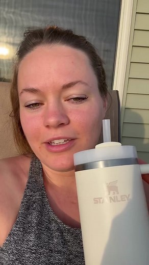 I love my Stanley! More than just aesthetic, I think they’re really well made… . But I hate how the straw rests on the bottom and creates resistance when I’m trying to guzzle water. I’m so happy I found a way to fix it! . Please be careful if you try this hack! Also, it will only work with straws made of slightly flexible plastic. If you have a straw that is crystal clear, it’s the wrong lind of plastic and it won’t cut. Make sure to use a good quality utility knife! . #stanley #stanleyhack #str