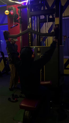 Effective Back Pull Exercises for Gym Enthusiasts