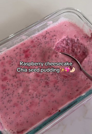 Rasberry cheesecake chia seed pudding recipe: (6 servings) 95 cal, 6 grams of protein, & 4 grams of fiber per serving - 2/3 cup frozen raspberries (thawed) - 4 tablespoons chia seeds - 1 tsp vanilla extract - 1 tsp honey - 2/3 cup Greek yogurt - 1/2 cup cottage cheese - 2/3 cup milk - 1-2 tablespoons maple syrup (depends on how sweet you want it!) @FAGE #highprotein #highfiber #fiberbenefits #fiber #chiaseedpudding