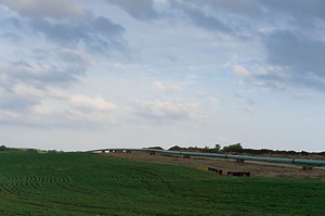 Kansas pipeline explodes; flames shoot 100 feet (photos, video)