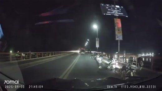 The Big Cebu Earthquake of 2025 that happened at around 9:59 pm, Sept. 30, 2025 was caught on video by this netizen taking a casual video as they were traversing sa Lapu-lapu City Old Bridge. It can be noticed that from the video, shaking lasted for about 81 seconds. Good thing there wasn't any accident. Earthquake measured 6.7 Magnitude (Upgraded to 6.9) with the epicenter in Bogo City, Cebu. UPDATE: First Bridge is now Open again for vehicles and commuters as announcwd on the page of Hon. Juna