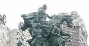 Qui était Saladin et quel a été son rôle durant les croisades ?