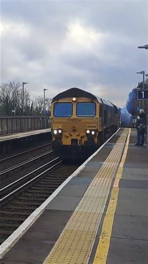 A very claggy 66544 with 2tone at Shawford. 11-12-2025. #uktrains #railway #class66 #clag #trainhorn