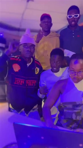 my insta snt.crystal go check it out #DJ #SAMA28 #namibiangirl🇳🇦 #southafricanmusic 7shots