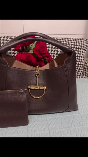 Step into luxury with the Gucci Softbit Bag — where elegance meets everyday style 💼✨ From its soft leather texture to the iconic Gucci hardware, this bag is the definition of timeless fashion. Perfect for any outfit, any moment. 💖 Tag your fashion bestie and tell us — would you rock this piece? 📸 Featuring: Gucci Softbit Bag 🎥 Aesthetic | Luxury | Minimalist Fashion #GucciSoftbitBag #LuxuryBagUnboxing #DesignerBagLovers #GucciStyleTrend #LuxuryFashionFinds