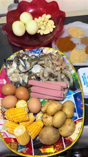 Seafood Boil Recipe: How to Make a Seafood Boil at Home