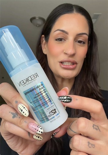 the ONLY way to test a dry shampoo in my *professional* opinion 😜 #redkenpartner the new @Redken Acidic Cleaning Mist dry shampoo left my jaw on the floor. It is THAT good 👏 @SalonCentric