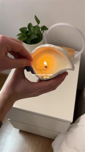 New month reset 🎧💐🫧 Let’s clean and prepare our room for spring! ⚡️ #resetroutine #motivation #roomreset #cleanwithme #productivity reset, reset routine, girly reset, new month motivation, new month reset, room reset, clean with me, productivity