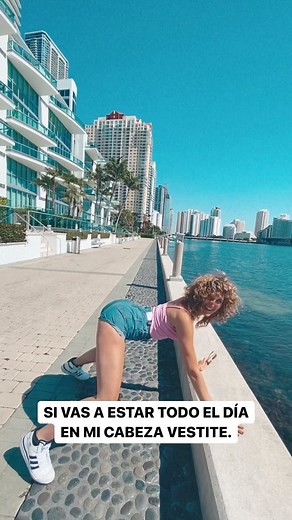 LA PERRI LAKSHMI🐶 on Instagram: "Miami me hace mover el culo ah rex"