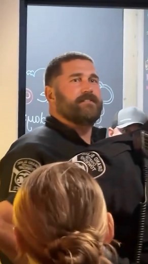 gay bears on Instagram: "ouu who is he? 👀🐻 (tt/ muslefitnesscamp0308) 👉 follow @bestgrrrbears for more!"