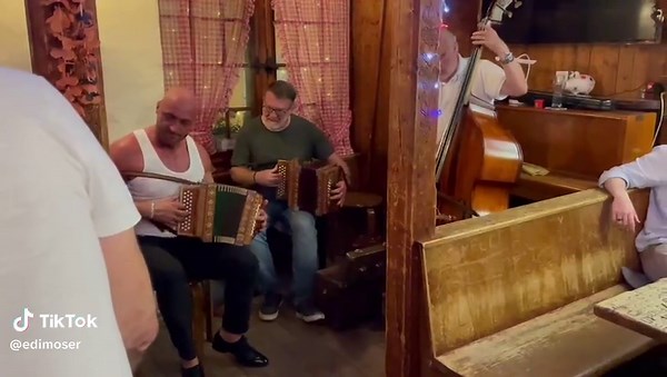 Traditionelle Musik und Kultur im Alpinen Raum