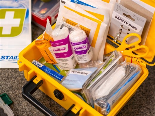 How To Choose A First Aid Kit - Bunnings Australia