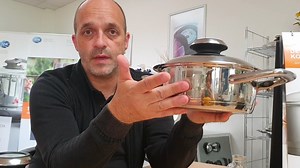 🎬 Willkommen zum AMC Einmaleins - Gebhard erklärt’s! 🍿 👉 In der ersten Folge unserer neuen Sendereihe ging es um die weltberühmten AMC Töpfe und den genialen Visiotherm - auf vielfachen Wunsch wiederholen wir heute die Premiere!👌 Für Fragen, Anregungen und Buchungen persönlicher Kochshows erreicht Ihr Gebhard natürlich auch direkt: 📞 0664 8152336 📧 gebhard.mischitz@amc.info | AMC