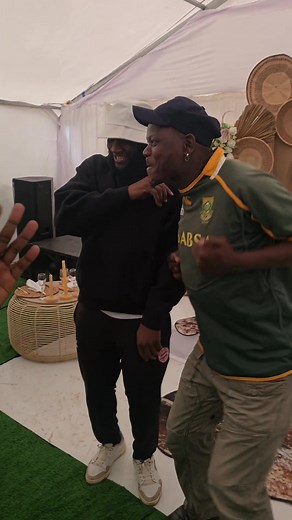 Lama Dance Lesiwashaye namuhla emcimbini wemalobolo asesi lomncane, bongafunga kutsi sesiku 013 SummerBlaze already. Kukhona langijike nayo khona lengoma ngeva kutsi no, nyalo sengikuLevel yabo MÖRDA nabo Makhadzi. Once again, congratulations to my little sister. Ube muhle umsebenti, our father is smiling in his grave. My heart is full, I am a proud and happy brother. ❤️❤️❤️ | Zakhele Mbatsane