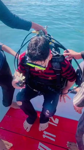 Just tried on a scuba diving suit for the first time and I feel like an underwater superhero! Can't wait to explore the ocean depths 🌊 #DivingAdventures #SuperheroInTraining#foryoupage