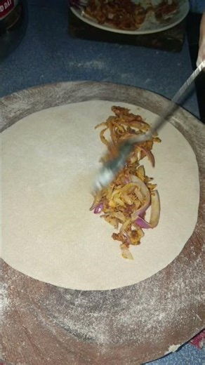 surprising Pratha #youtubeshorts /pyaz pratha desi style/ ghar ka bna pyaz pratha