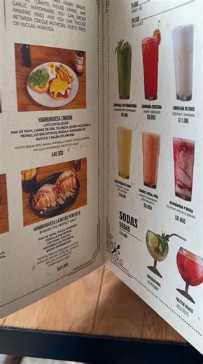 CASONA BURGER on Instagram: "🍽️✨ ¡Deléitate con nuestro menú y descubre sabores que te van a encantar en cada bocado! ✨🍽️ #restaurantesusaquen #restaurantebogota #hamburguesasartesanales #hamburguesasbogota"