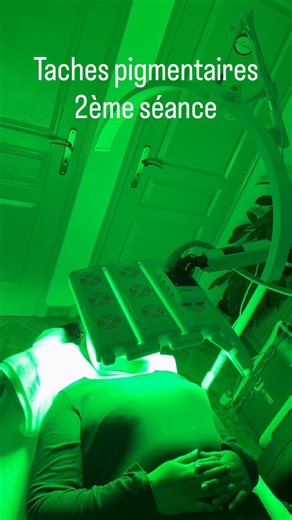 Shasha on Instagram: "✨ Je termine ma matinée par un soin de photobiomodulation ✨ Matinée pleine, avec allongement horaire, pour traiter les taches pigmentaires et redonner éclat et uniformité à la peau 🌿 🔬 La photobiomodulation agit en profondeur pour : ✔️ Atténuer les taches pigmentaires ✔️ Stimuler la régénération cellulaire ✔️ Booster la luminosité du teint ✔️ Optimiser les résultats des soins Christina Cosmeceuticals 💆‍♀️ Sortie de soin immédiate : peau lumineuse, plus homogène, apaisée 