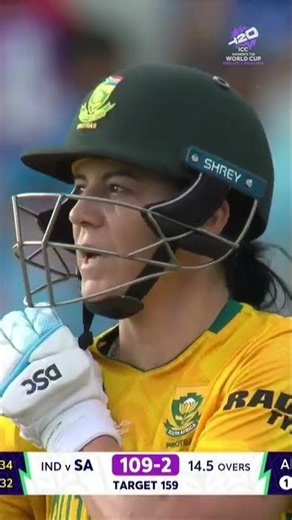 Marizanne Kapp playing with the field to bring up a crucial half-century 🙌 #T20WorldCup