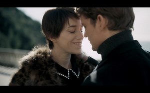 ✨Découvrez la bande-annonce du film "Suzanna Andler" porté par Charlotte Gainsbourg et Niels Schneider. ✨ Réalisé par Benoît Jacquot, le film est une adaptation de la pièce de théâtre de Marguerite Duras (1968). Rendez-vous le 2 juin pour sa sortie en salles. — https://bit.ly/3hwwtxb | SensCritique