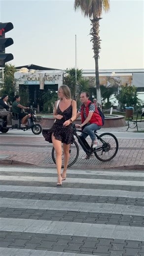 Black dress.Wind.Cyclist 🚴