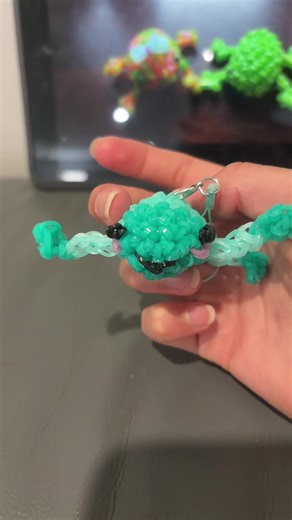 Fun Frog Keychain Using Rainbow Loom