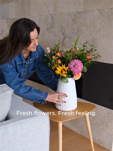 There’s nothing like fresh blooms to brighten the home. Unwrap, style, enjoy. 🌿💛 #Flowers #flowersnz #sendflowers
