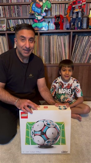 The Squad is ELITE! ⚽️🧱 Day 26: Building the World Cup Ball (43019) #lego #legochallenge #football