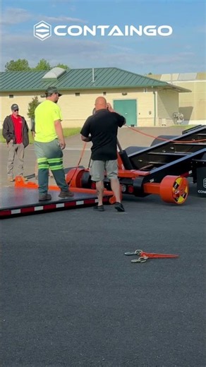 Showing our client how to load a Flat Rack onto the ContainGo Mobilizer Trailer | ContainGo