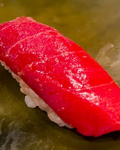 L'anno scorso in novembre siamo stati a mangiare sushi da Sukiyabashi Jiro, 2 stelle Michelin, uno dei ristoranti più famosi del mondo per questa specialità giapponese. Buona visione :-) | Tommaso in Giappone