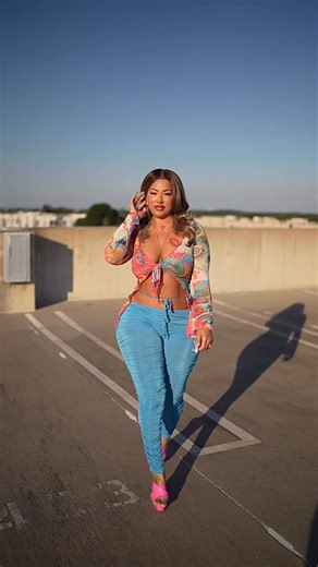 Shantay Jeanette on Instagram: "I’m loving this blue on me .. what do you think ? ☺️ #explore #fyp #viral #leggings"