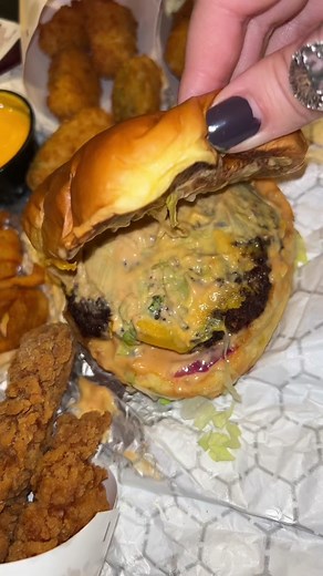 first time trying @Arbys !! I got the good burger, curly fries, mozzarella sticks, jalapeño poppers, & chicken bites 🍔🍟 #eatwithme #mukbang #mukbangeatingshow #foodtok #eatingasmr #foodasmr #mukbangasmr #asmreating #eatingshow #eatingshowasmr #eatingsounds #mukbangs #mukbangvideo #letseat #watchmeeat #eatingsounds #goodburger #notalking #crunchy #crunch #arbysmukbang #arbys #curlyfries #crunchymukbang #crunchysounds #crunchsounds #asmrcrunch