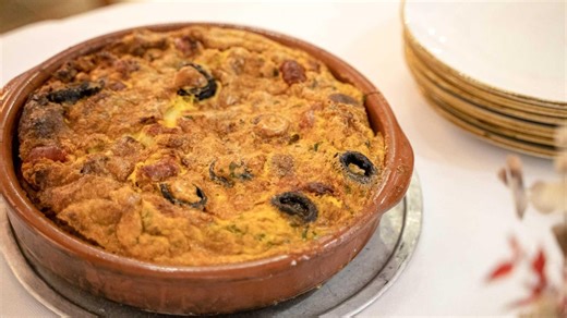 Los expertos alicantinos coinciden: el arroz con costra se prepara en perol de barro con 400 g de embutido y 10 huevos