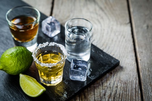 Jaki alkohol ma najmniej kalorii? Co pić na diecie?