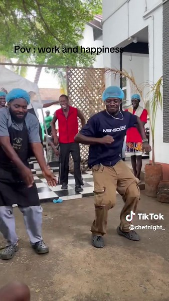 All work and no play….. @SWISS BANKING ❤️✅ #dancer #challenge #chef #cheflife #ghan #greenscreen #ghanatiktok🇬🇭