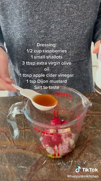 Delicious Raspberry Vinaigrette Salad Recipe