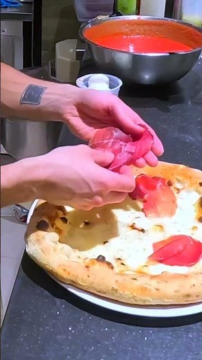 La Pizza Contemporanea Super Richiesta nel Centro Storico di Napoli !