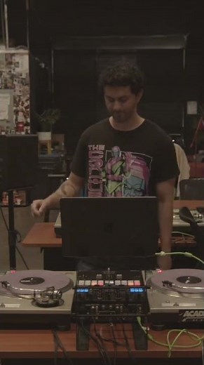 Week 1 - Learning how to DJ | Beat Matching and 8-bar Mixing #funkmusic #dj #mixing #babyscratch