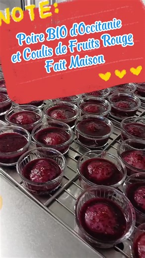 Poire BIO d'Occitanie avec un Coulis de Fruits Rouges fait Maison....#regionoccitanie #faitmaisoncuisine #cuisinecollective #lycée #pourmesélèves @raknor50 @Lecantinierdu40 @Patricia Gs @cuisinesto @🧑‍🍳Guillaume Le Cantinier