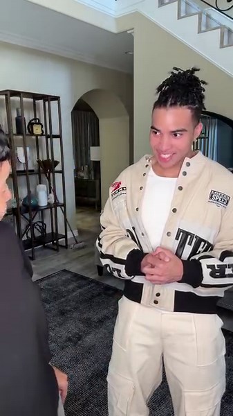 30K views · 2.4K reactions | awkward smile prank on mom and sister  | La'Ron | Facebook