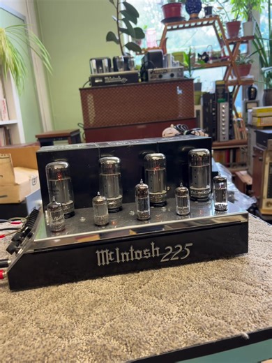 Love the Mcintosh 225 Amplifier. #vintageaudio #vintagestereo #hifiaudio #audiophile #audiophiles #classicaudio #stereo #workvibes | The Vintage Audio Shop