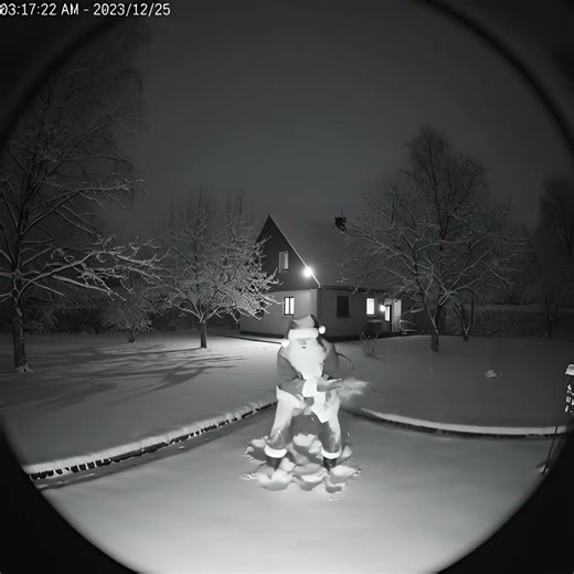 Falling Santa Prank – You Won’t Expect This! 😂 #SantaClaus #FunnyShorts #ComedyVideo #Christmas