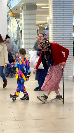 TEACHING SHUFFLE 😱🔥 AMAZING DANCE GRANDMA 😍❤️