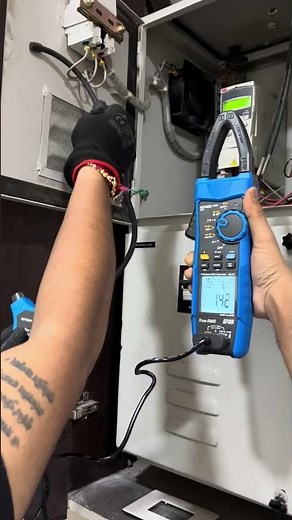 Metravi PRO 476 TRMS AC/DC Clamp Meter comes with a 3000A AC Flexible Clamp