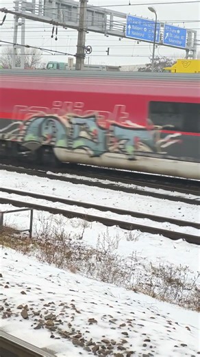 RJ252 Praha hl. n.: Durchfahrt ÖBB 8090 731+ČD 1216 234 in Wien Stadlau