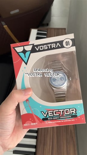 Daily Watch Market on Instagram: "A short unboxing and a review of the @vostradesigns Vector watch! We pick the Grey Dial as it was the one that caught our eye 😍. The base idea of it was to bring back our childhood memories when we all love the toys and all retro things around 😎! Starting great with a 40mm stainless steel case and a short 47mm lug to lug, this tick all the boxes for everyday comfy wear 🤩. The 12 sided bezel looks amazing and add complexity to the case. The Gamma Grey dial fea