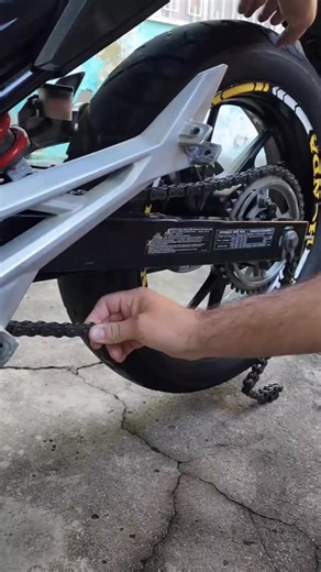 🛠️⛓️Easy Chain Join with Pliers | Motorcycle Repair Trick 👍👇✅ #motorcyclechain #BikeRepair #DIYFix #chainjoin #Joints #motorcyclerepair #mechanictips #garagehack #bikemaintenance | Igor Mendes