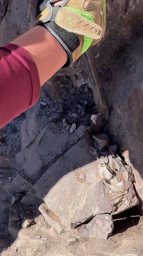 Digging out some agate pseudomorphs with my friend Jerry Mexican Crystals Mundo Mineral 🤘 | Agates From Mexico