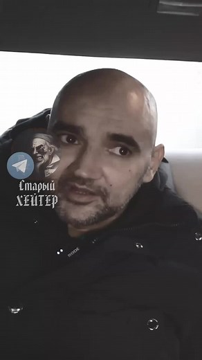 Exploring RODE Logo Fashion in Urban Settings